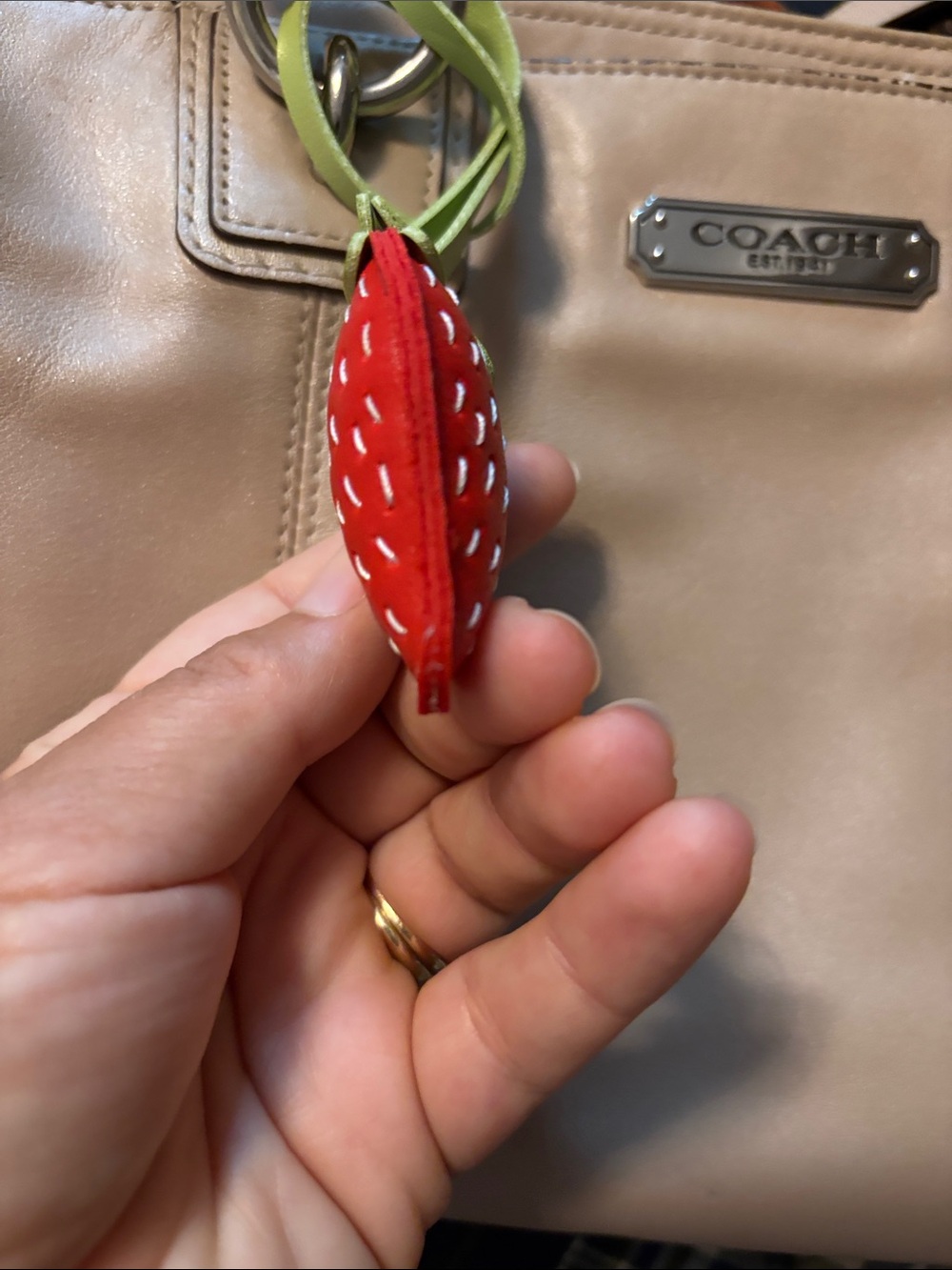 Strawberry Bag Charm Wrist Strap - Red & Green - Picture 3 of 4